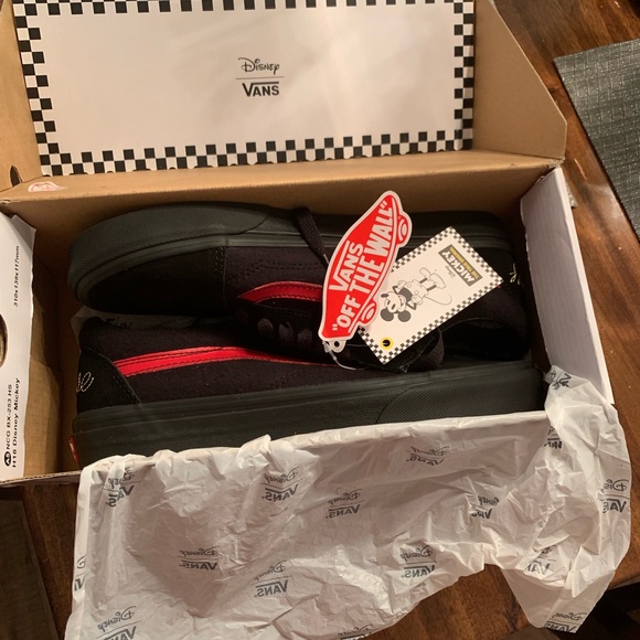 Limited Mickey Mouse vans - Picture 3 of 8